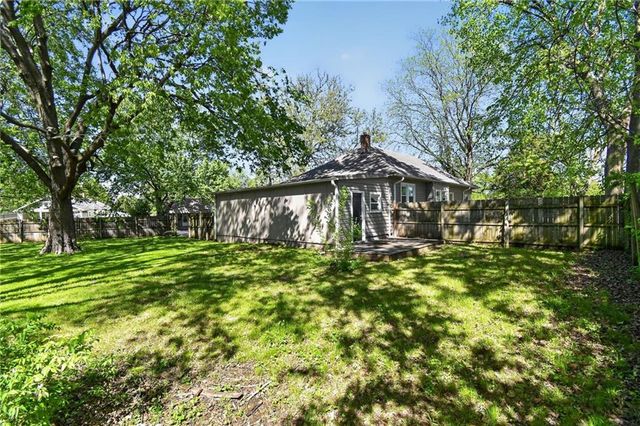10143 E Golf Avenue, Independence, MO 64053