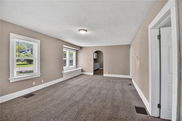 10143 E Golf Avenue, Independence, MO 64053