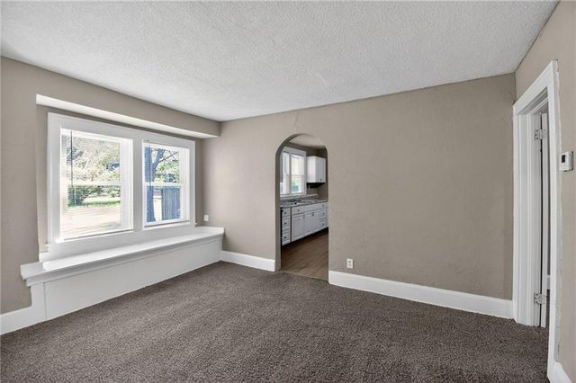 10143 E Golf Avenue, Independence, MO 64053