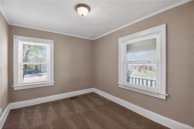 10143 E Golf Avenue, Independence, MO 64053