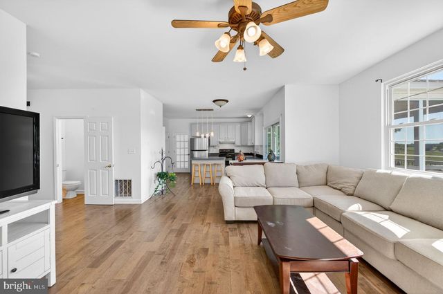 8840 MAPLEVILLE RD, Mount Airy, MD 21771