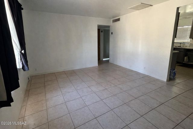 5450 E Hawthorne Street, Tucson, AZ 85711