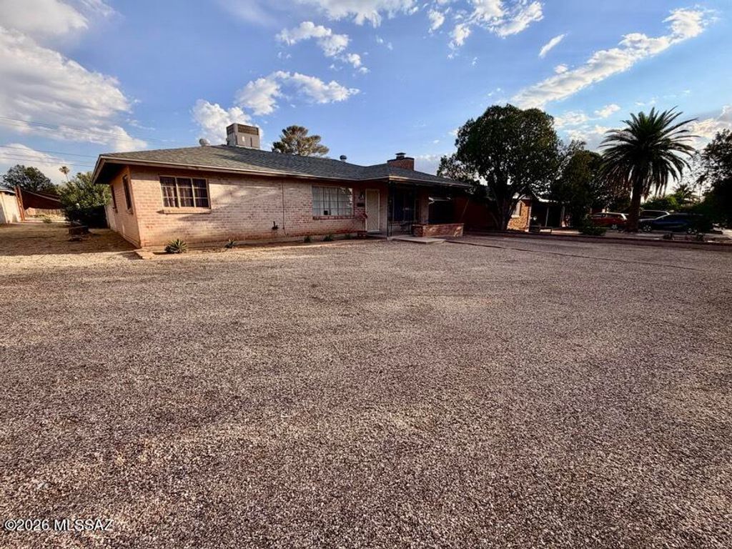 5450 E Hawthorne Street, Tucson, AZ 85711