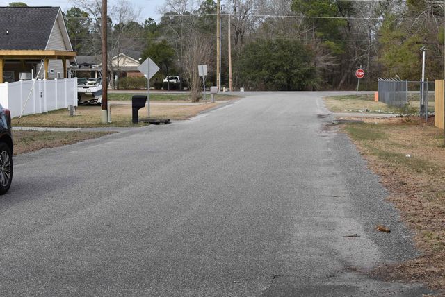 1044 Forest Dr., Conway, SC 29526