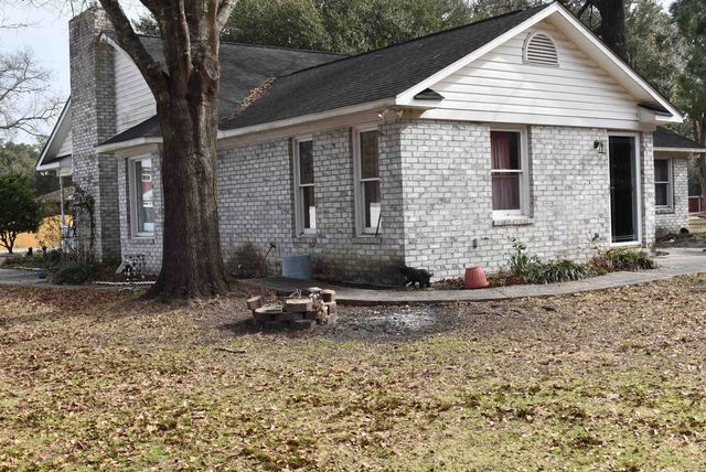 1044 Forest Dr., Conway, SC 29526