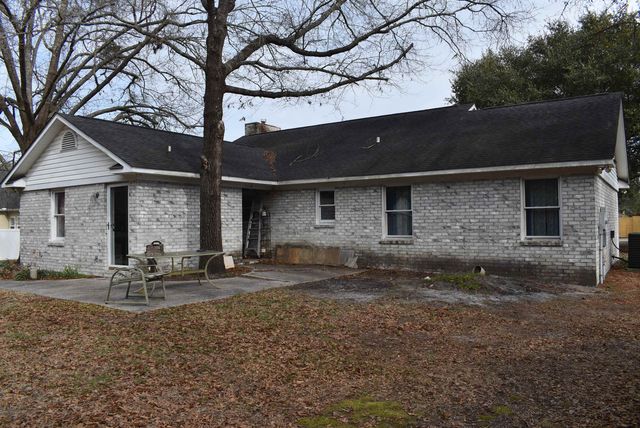 1044 Forest Dr., Conway, SC 29526