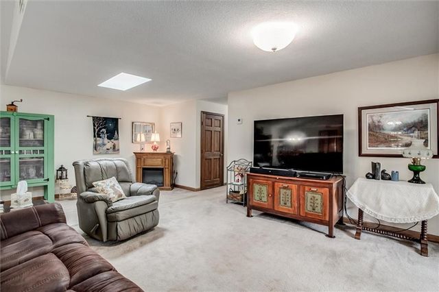 18345 Nottingham Court, Basehor, KS 66007