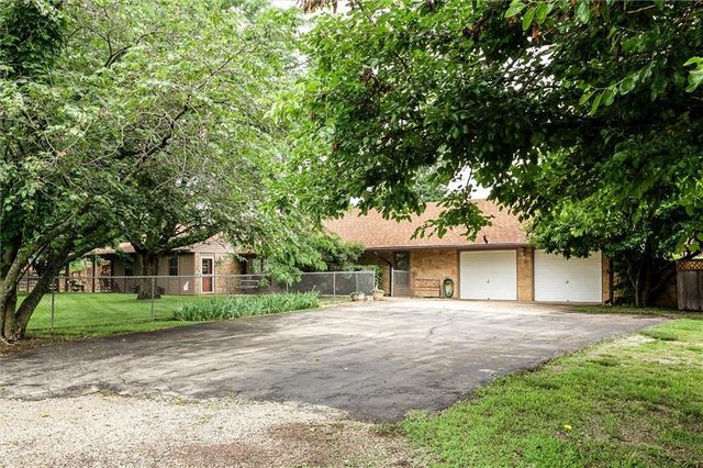 18345 Nottingham Court, Basehor, KS 66007