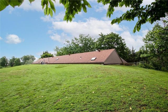 18345 Nottingham Court, Basehor, KS 66007