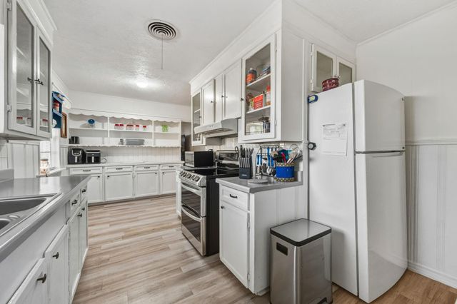 945 N Travis Street, Liberty, TX 77575