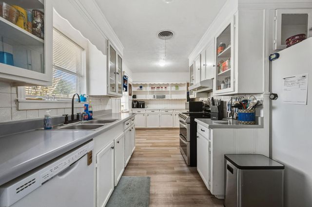 945 N Travis Street, Liberty, TX 77575