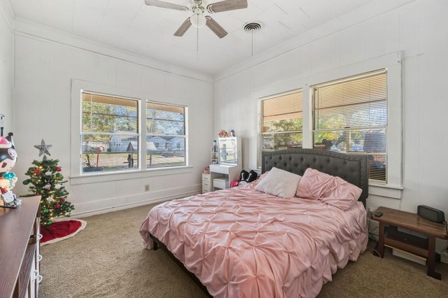 945 N Travis Street, Liberty, TX 77575