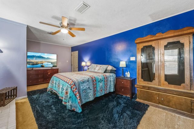 945 N Travis Street, Liberty, TX 77575