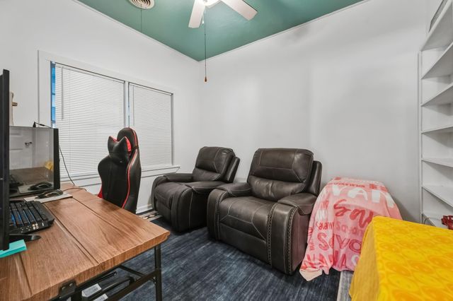 945 N Travis Street, Liberty, TX 77575