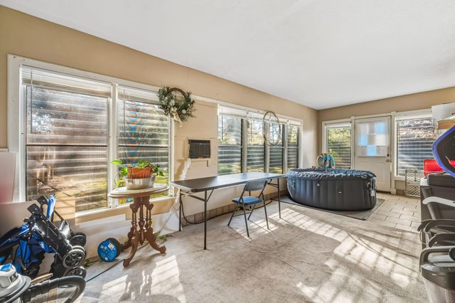 945 N Travis Street, Liberty, TX 77575