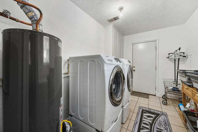 945 N Travis Street, Liberty, TX 77575