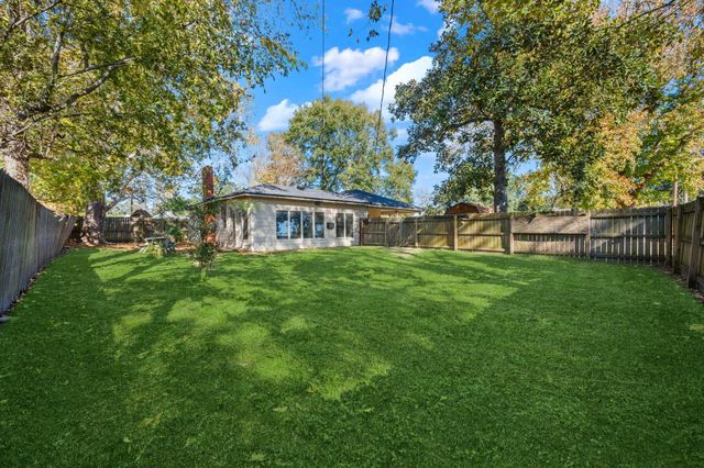 945 N Travis Street, Liberty, TX 77575