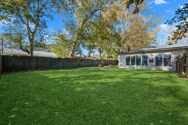 945 N Travis Street, Liberty, TX 77575