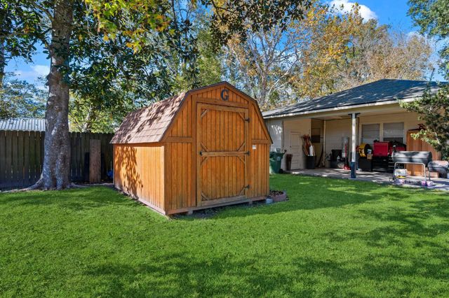 945 N Travis Street, Liberty, TX 77575