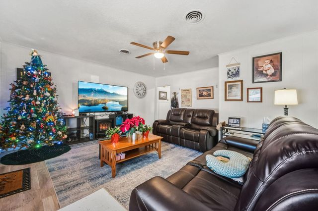 945 N Travis Street, Liberty, TX 77575