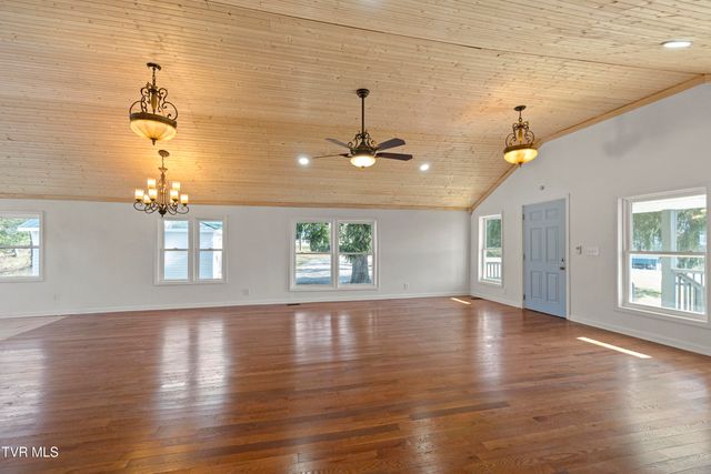 152 Hemlock Street, Mount Carmel, TN 37645