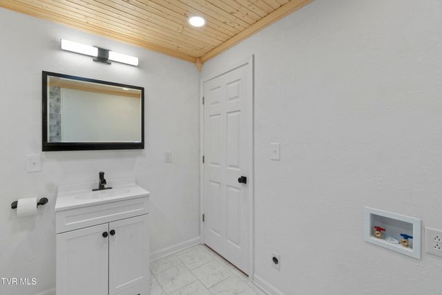 152 Hemlock Street, Mount Carmel, TN 37645