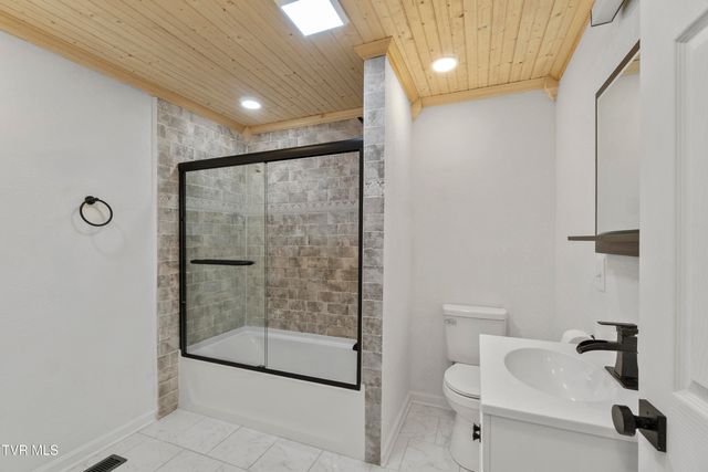 152 Hemlock Street, Mount Carmel, TN 37645