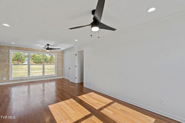 152 Hemlock Street, Mount Carmel, TN 37645