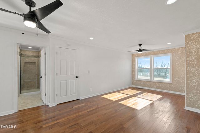 152 Hemlock Street, Mount Carmel, TN 37645