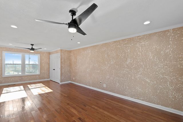 152 Hemlock Street, Mount Carmel, TN 37645