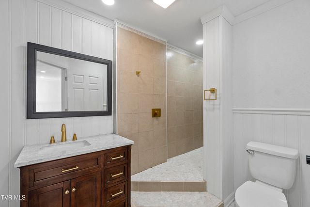 152 Hemlock Street, Mount Carmel, TN 37645