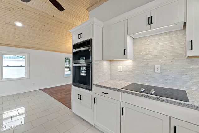 152 Hemlock Street, Mount Carmel, TN 37645