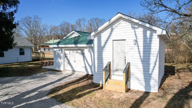 152 Hemlock Street, Mount Carmel, TN 37645