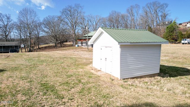 152 Hemlock Street, Mount Carmel, TN 37645