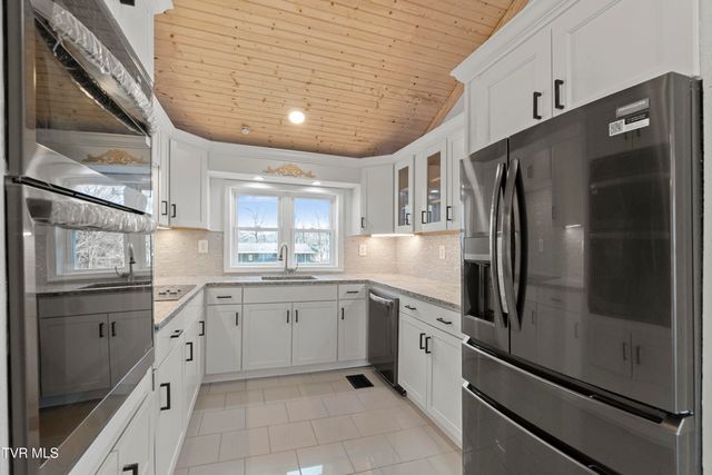 152 Hemlock Street, Mount Carmel, TN 37645