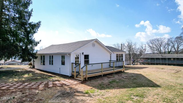 152 Hemlock Street, Mount Carmel, TN 37645