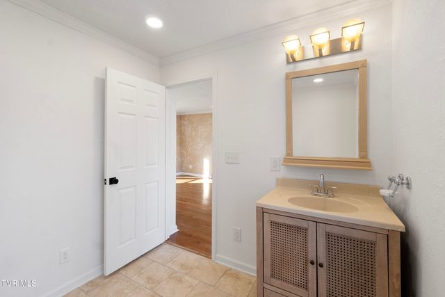 152 Hemlock Street, Mount Carmel, TN 37645