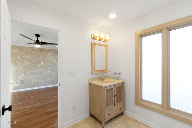 152 Hemlock Street, Mount Carmel, TN 37645