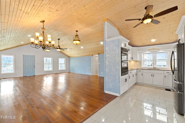 152 Hemlock Street, Mount Carmel, TN 37645