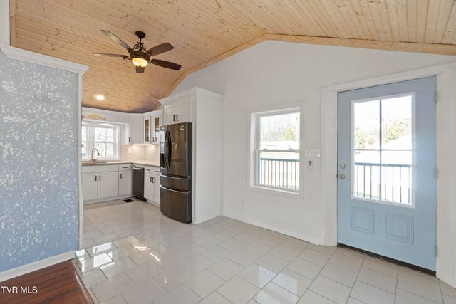 152 Hemlock Street, Mount Carmel, TN 37645