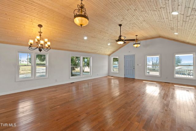 152 Hemlock Street, Mount Carmel, TN 37645