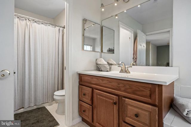 72 PONDVIEW LN, Sicklerville, NJ 08081