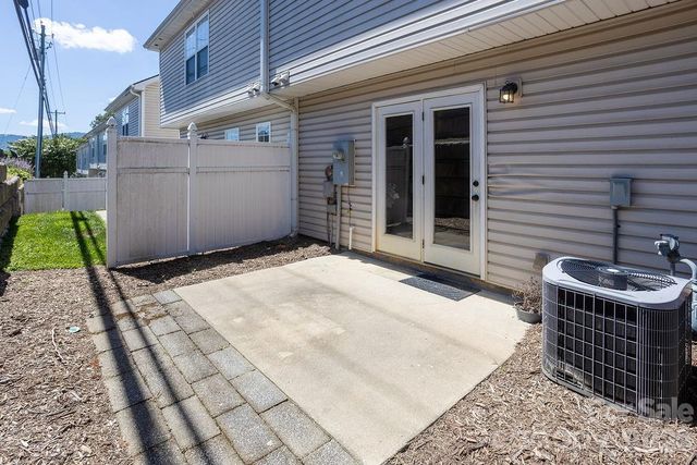 31 Amersham Lane, Fletcher, NC 28732