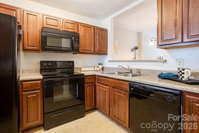 31 Amersham Lane, Fletcher, NC 28732