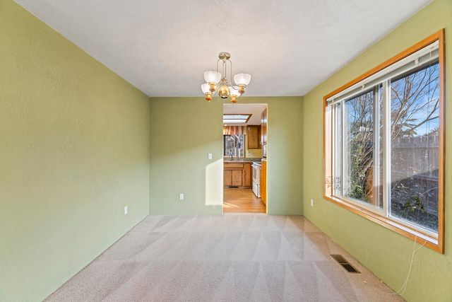 108 Meadow View Drive, Phoenix, OR 97535