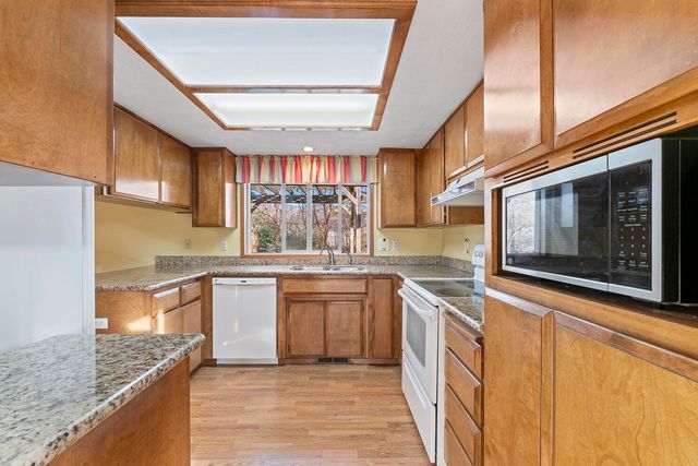 108 Meadow View Drive, Phoenix, OR 97535