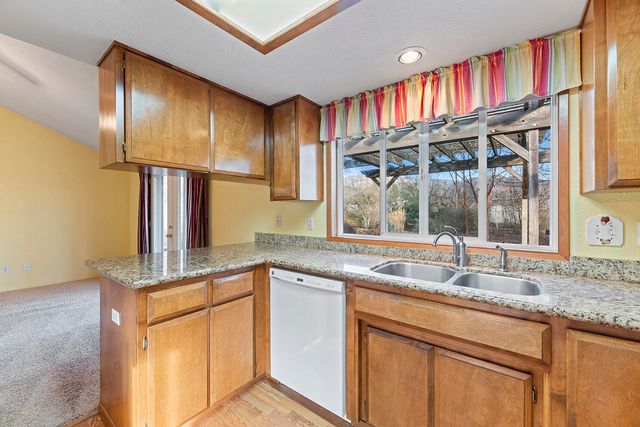 108 Meadow View Drive, Phoenix, OR 97535