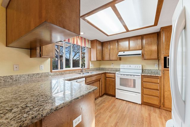 108 Meadow View Drive, Phoenix, OR 97535