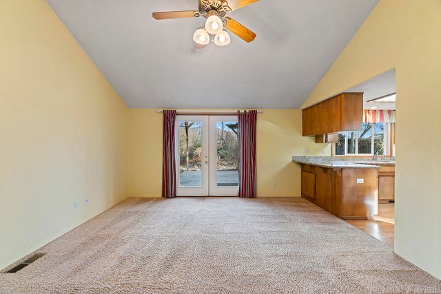 108 Meadow View Drive, Phoenix, OR 97535