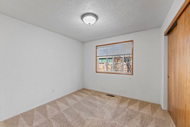 108 Meadow View Drive, Phoenix, OR 97535